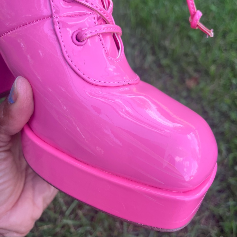 Boots - Picture 5 of 10
